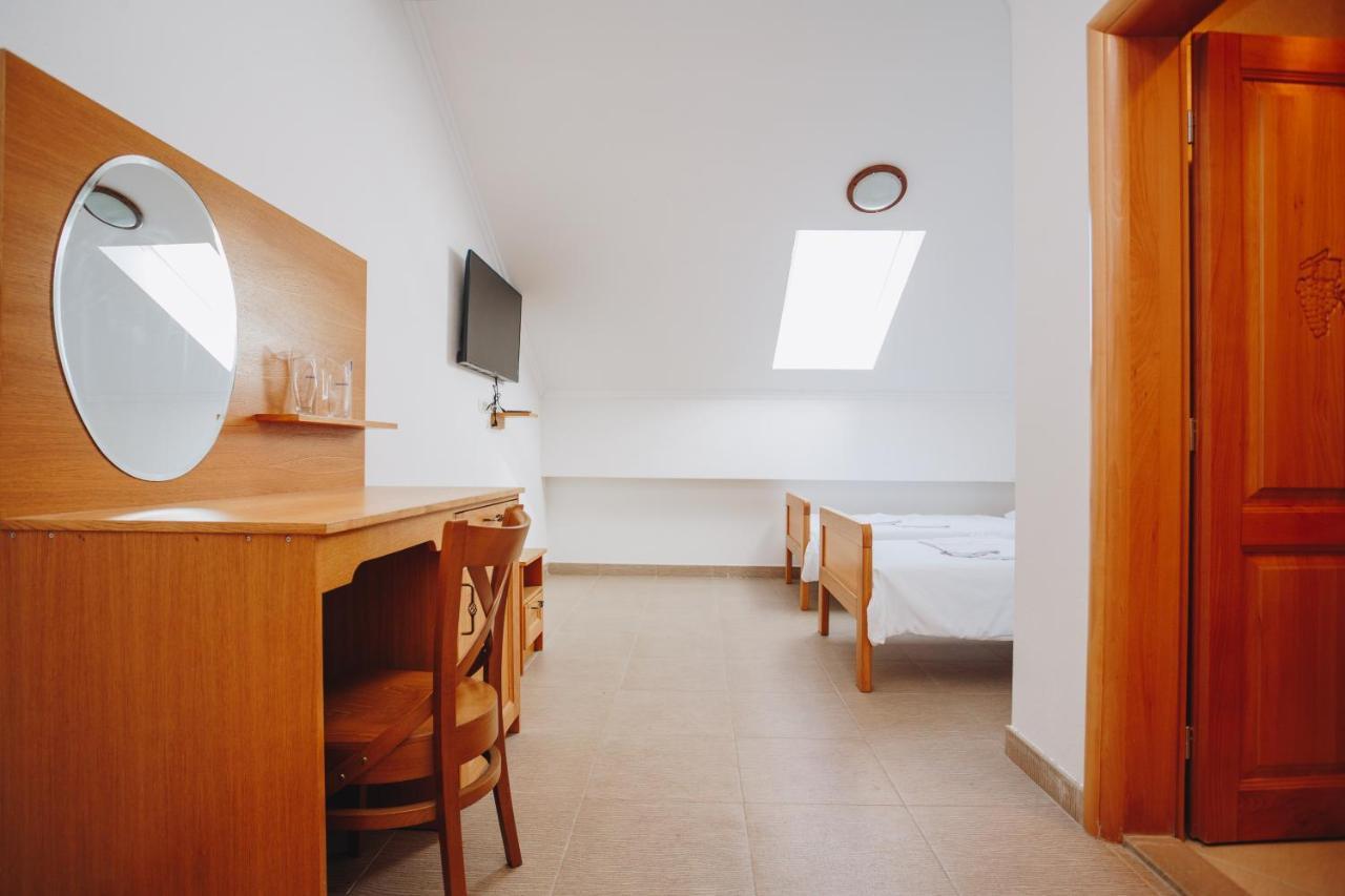 Eco Winery Lipovac Apartments Цетине Экстерьер фото