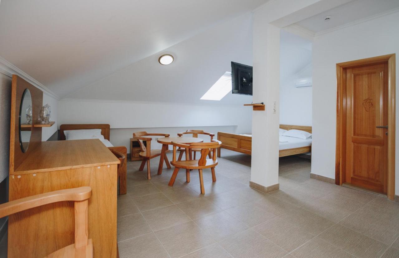 Eco Winery Lipovac Apartments Цетине Экстерьер фото