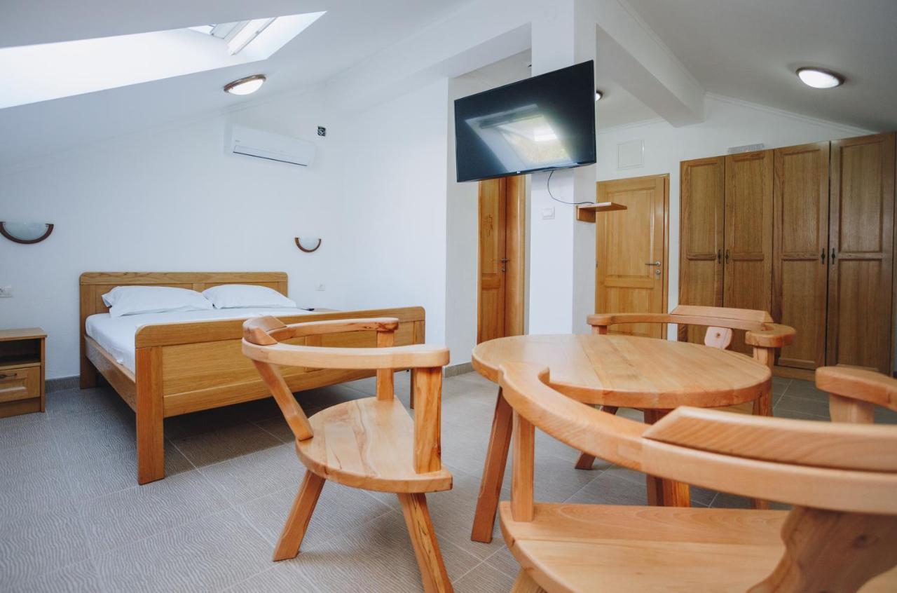 Eco Winery Lipovac Apartments Цетине Экстерьер фото